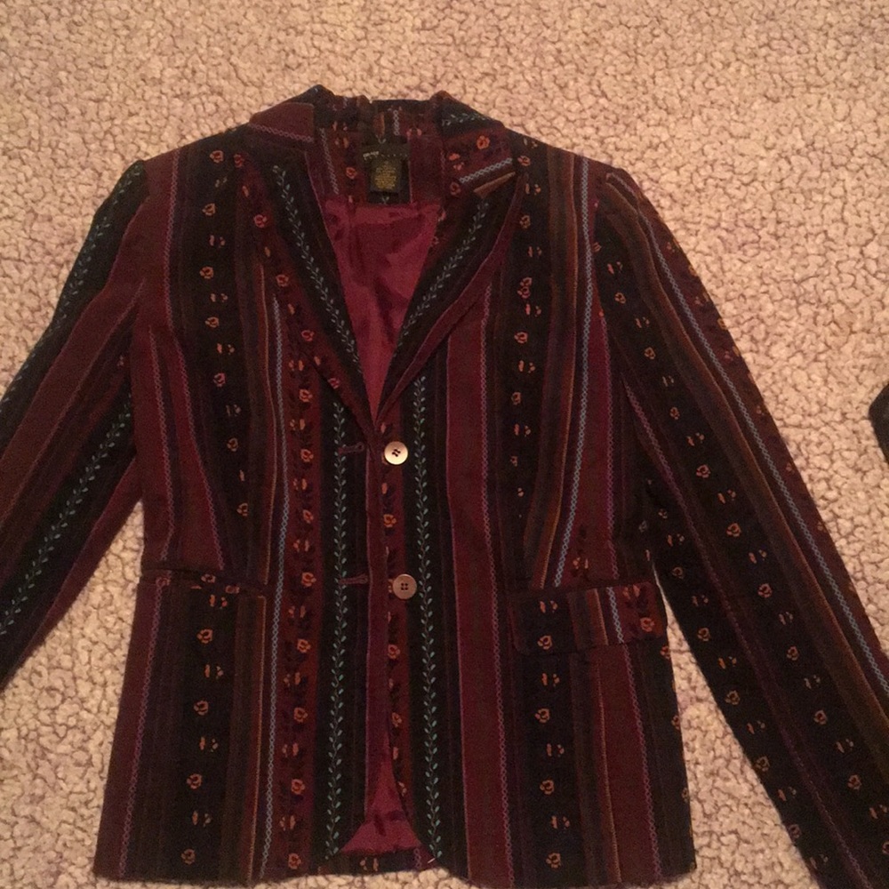 Donating soon‼️Vintage print velvet blazer